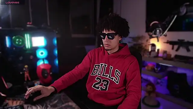 Snapshot of bigryann23 chatting on 01-05-25, 03:43 bigryann23 online show from 01-05-25, 03:43