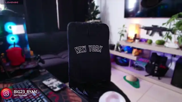 Snapshot of bigryann23 chatting on 01-12-25, 06:59 bigryann23 online show from 01-12-25, 06:59