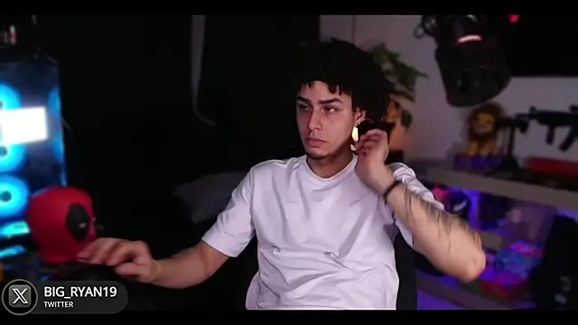 Snapshot of bigryann23 chatting on 01-19-25, 01:00 bigryann23 online show from 01-19-25, 01:00