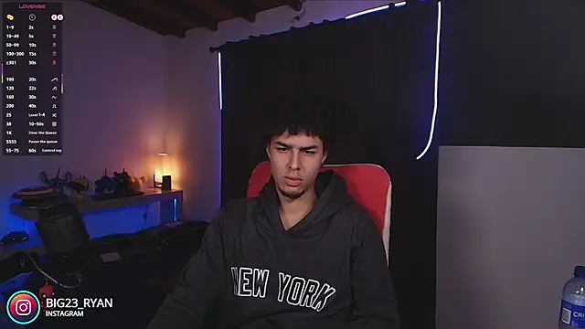 Snapshot of bigryann23 chatting on 10-11-25, 12:21 bigryann23 online show from 10-11-25, 12:21